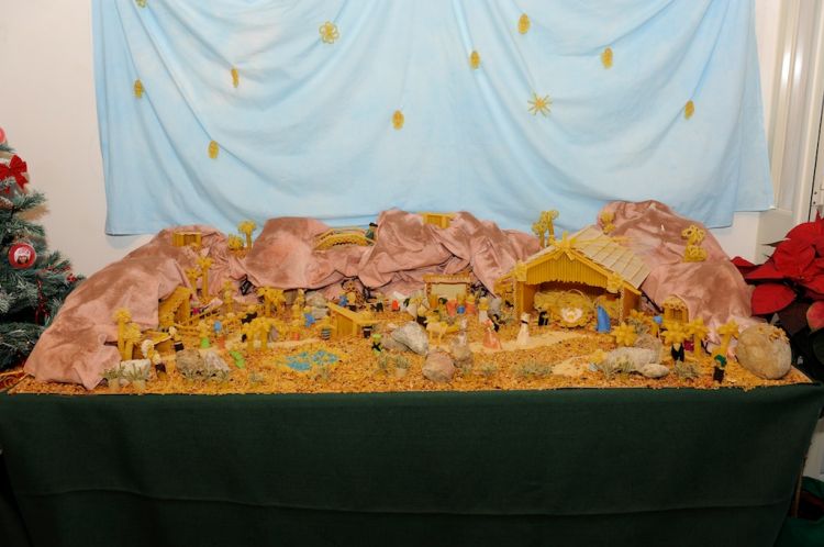 Salemi, il presepe di pasta dei ragazzi del Csr