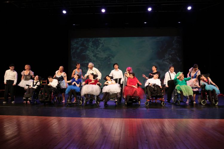 Teatro e integrazione al Csr di Viagrande
